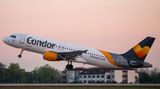 So sahen die Condor-Flugzeuge unter der Ägide von Thomas Cook aus: mehr Grau und Gelb auf dem Rumpf. Statt eines Vogelsymbols sah man an der Heckflosse ein stilisiertes gelbes Herz.