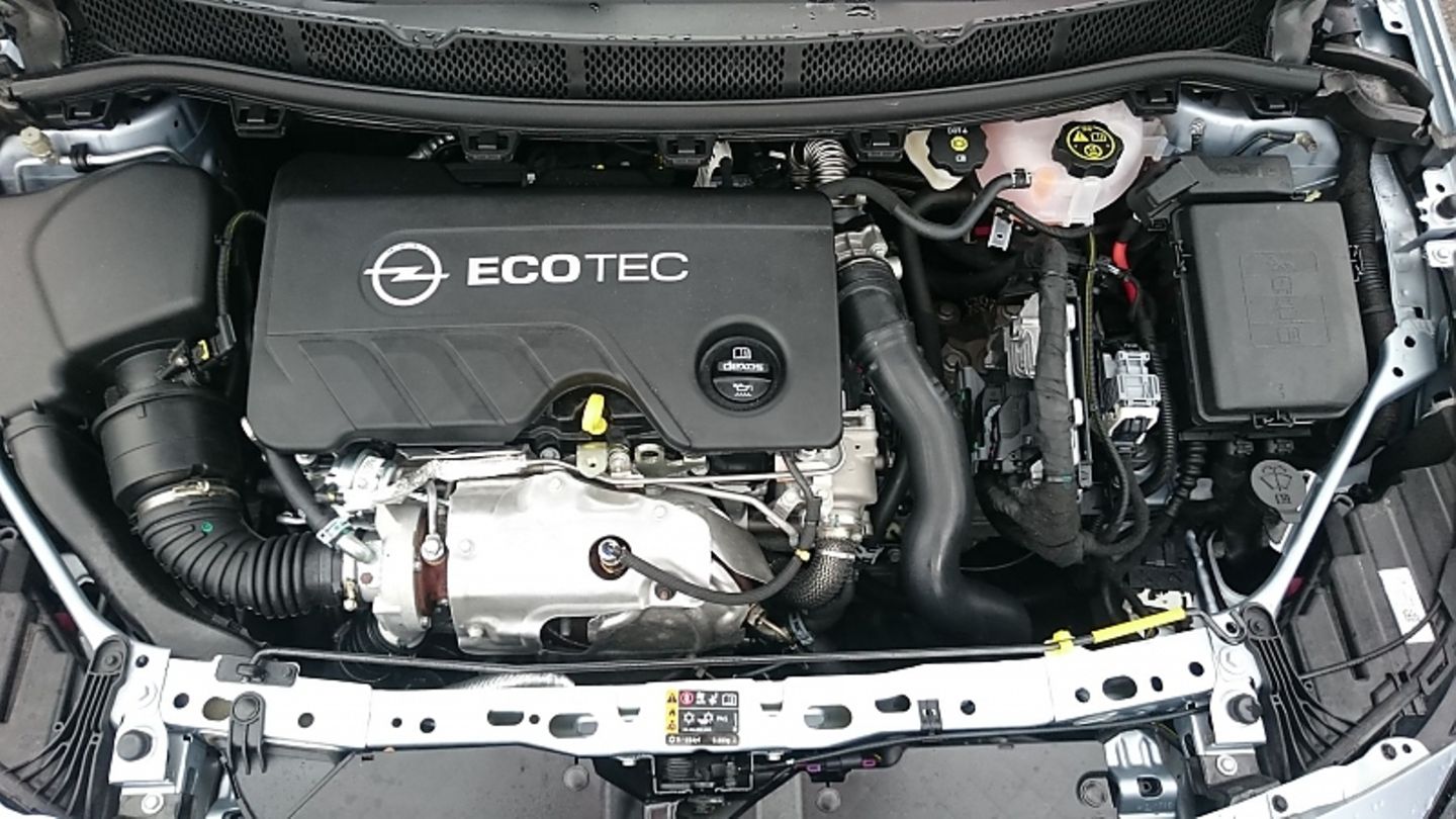 Der 1,6 Liter große Vierzylinder-Dieselmotor des Opel Astra.