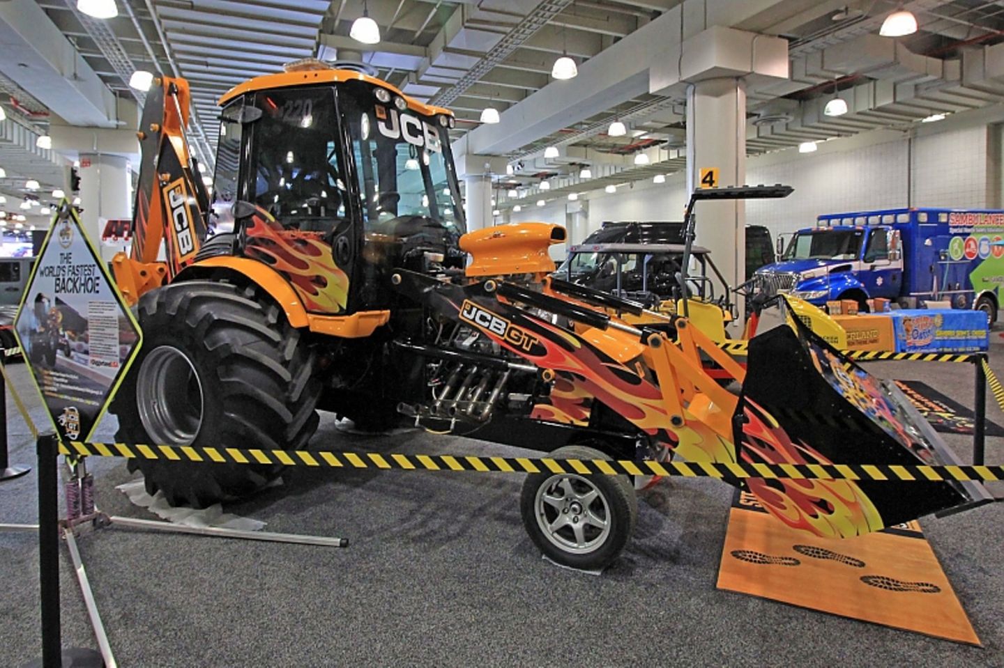 6,25 Meter ist der JCB GT lang.