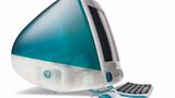 Ein Glücksfall für Jobs war die Zusammenarbeit mit dem britischen Designer Jonathan Ive. Das erste Highlight dieser Zusammenarbeit war der iMac, der am 6. Mai 1998 vorgestellt wurde. Das Gehäuse mit halbdurchscheinenden Kunststoff wurde zur Design-Ikone und wirbelte nicht nur den Markt auf, sondern veränderte auch die Wahrnehmung für Computer. Statt trister grauer Klötze war der Rechner plötzlich schick und hip.  Apple traf mit dem bunten Gerät voll ins Schwarze, der iMac stand sowohl in Studentenzimmern als auch bei kreativen Medienleuten auf dem Schreibtisch und sorgte für ein dickes Umsatzplus. Auch Hollywood nutzt den Glamourfaktor der bunten Computer: Unvergessen ist etwa der damals 26-jährige Leonardi di Caprio, der in "The Beach" am Ende des Films ein Gruppenfoto aus besseren Zeiten auf einem blauen iMac ansieht.