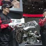 Tsunemi Ooyama und Takumi Kurosawa auf der New York Auto Show 2016.