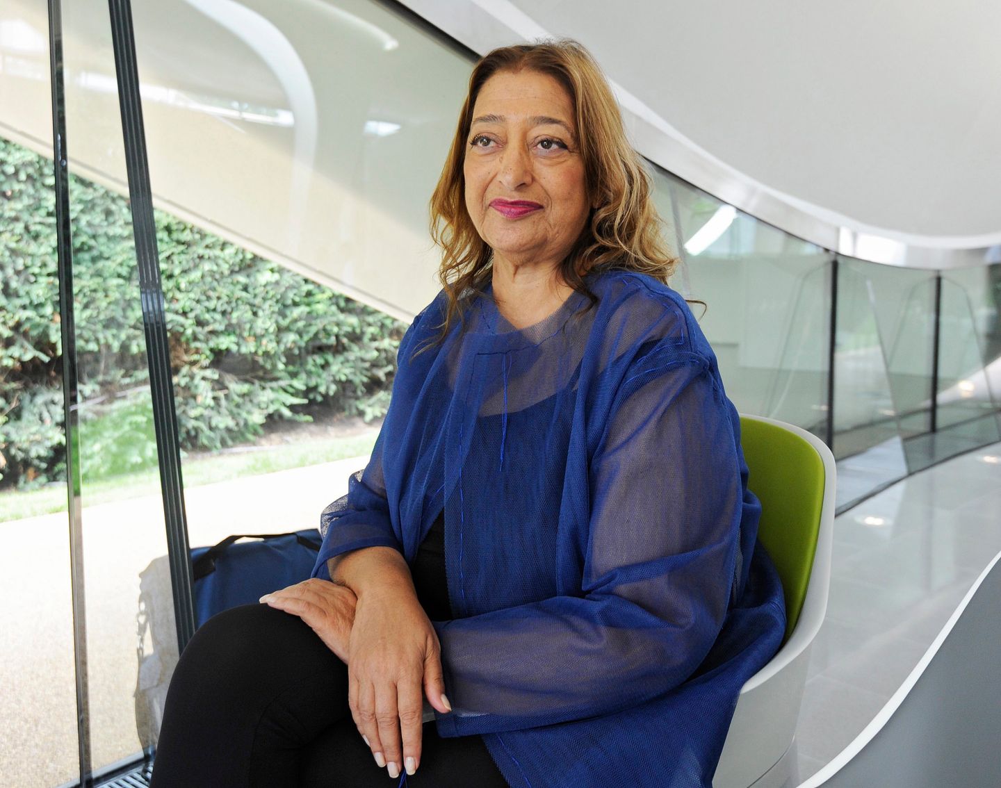 Zaha Hadid Jahre 2013: Hier sitzt die Architektin in dem von ihr entworfenen Anbau der Serpentine Sackler Gallery in den Kensington Gardens in London