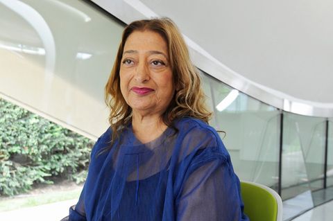 Zaha Hadid Jahre 2013: Hier sitzt die Architektin in dem von ihr entworfenen Anbau der Serpentine Sackler Gallery in den Kensington Gardens in London