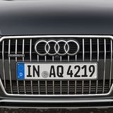 Die senkrechten Chrom-Lamellen und der Chromrand machen was her