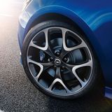 Sommerreifen sollten es schon sein.