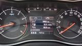 Bei angemessener Fahrweise reicht der Tank keine 400 Kilometer weit.