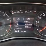 Bei angemessener Fahrweise reicht der Tank keine 400 Kilometer weit.