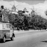 Eine Großformat-Kamera installierte Planas bereits in den frühen 60er Jahren auf dem Dach des Lieferwagens seines Fotogeschäftes. Damit war er den Fotofahrzeugen von Google Street View um Jahrzehnte voraus.