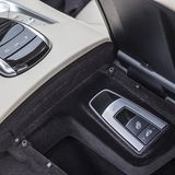 Mercedes S 500 Cabriolet - die Schalter für die Verdeckbetätigung liegen versteckt