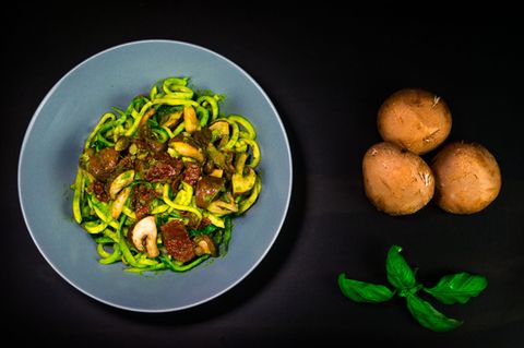 Raffinierte Rezepte: Dieser fantastische Zucchini-Pilz-Salat beeindruckt nicht nur im Geschmack