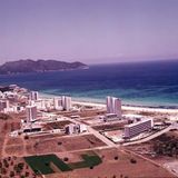 Die Touristen-Hochburg Cala Millor im Jahre 1966: In dem heute gerade bei Urlaubern aus Deutschland beliebten Ort an der Ostküste stehen bereits die ersten großen Hotelkästen direkt am Meer
