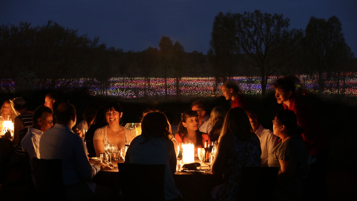 Da die Touren vom Ayers Rock Resort organisiert werden, kann man auch eine Dinner Tour buchen
