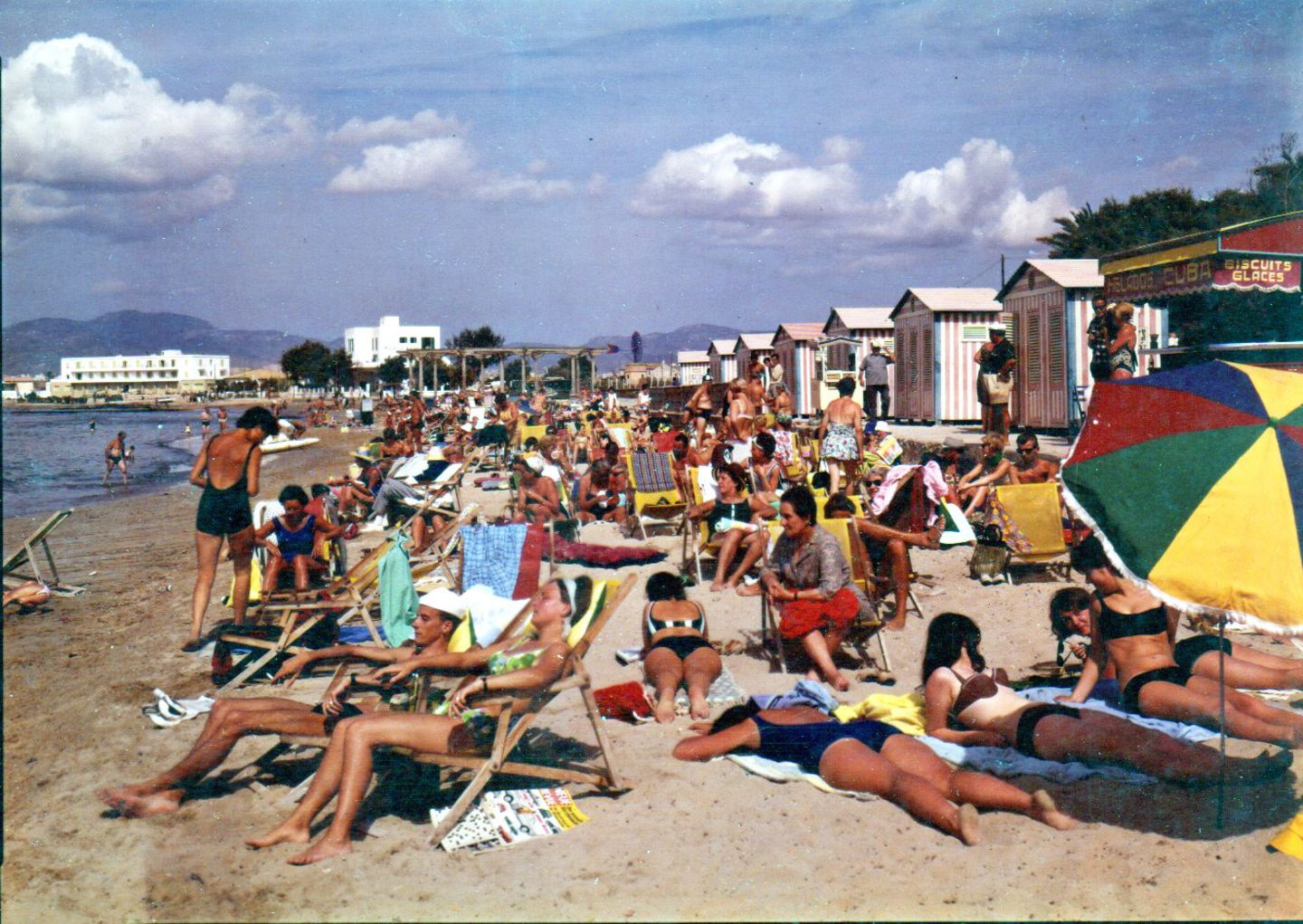 Zwischen Palma und dem Flughafen der Stadt liegt der Strand von Ciudad Jardín, der bereits in den 60er Jahren stark frequentiert wurde