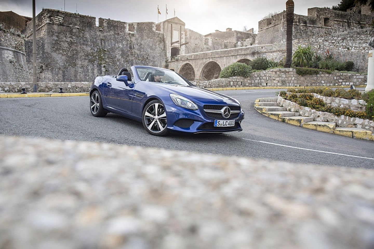 Mercedes SLC 300 - leistet 180 kW / 245 PS