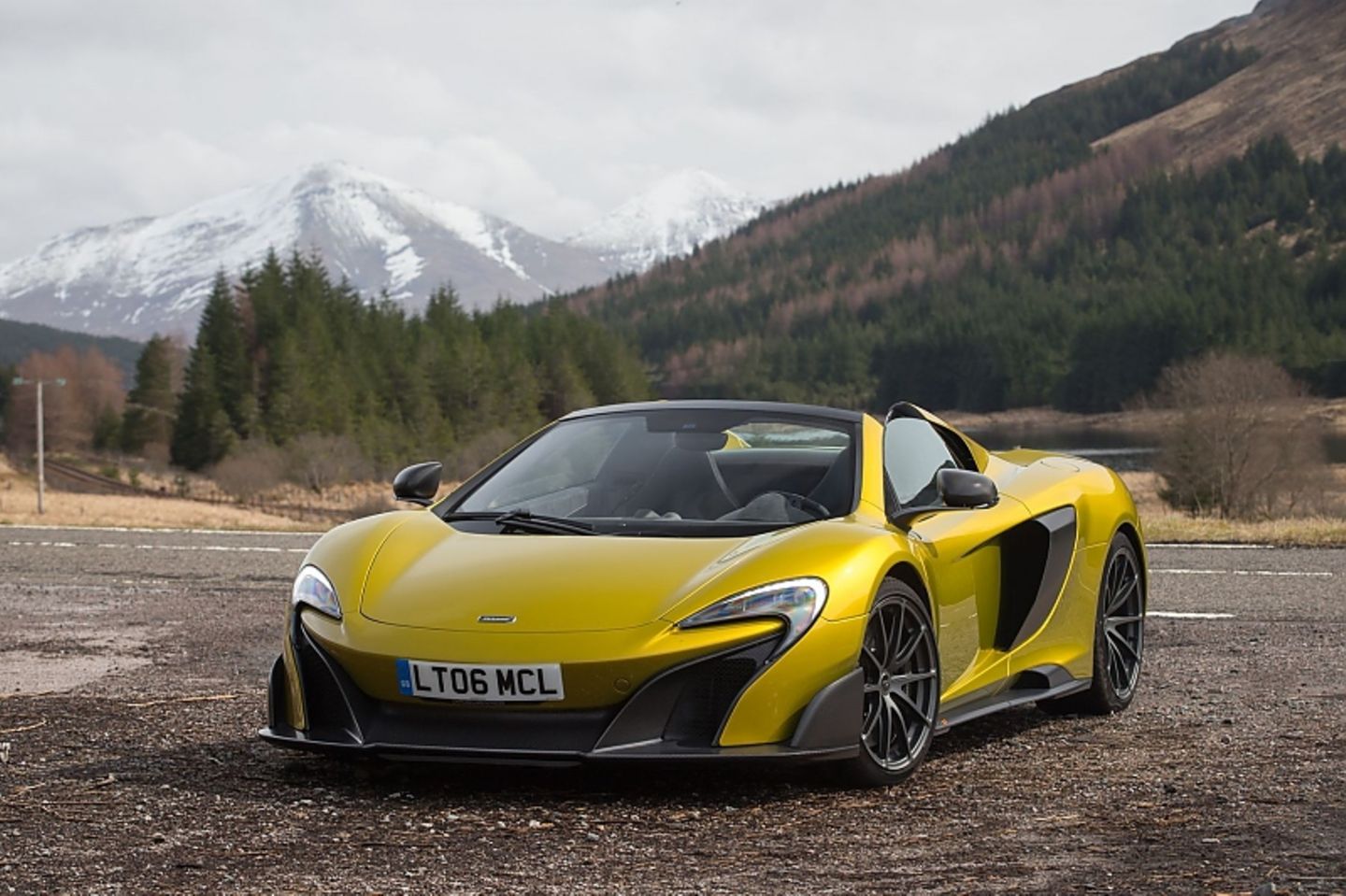 326 km/h ist der McLaren 675LT Spider schnell.