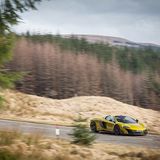 Der McLaren 675LT Spider ist 4,55 Meter lang,...