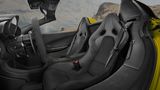 Die Karbonschalensitze des McLaren 675LT Spider bieten echte Rennatmosphäre.