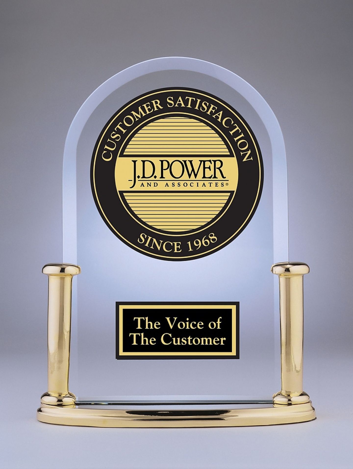 So sieht eine der J.D. Power Trophäen aus