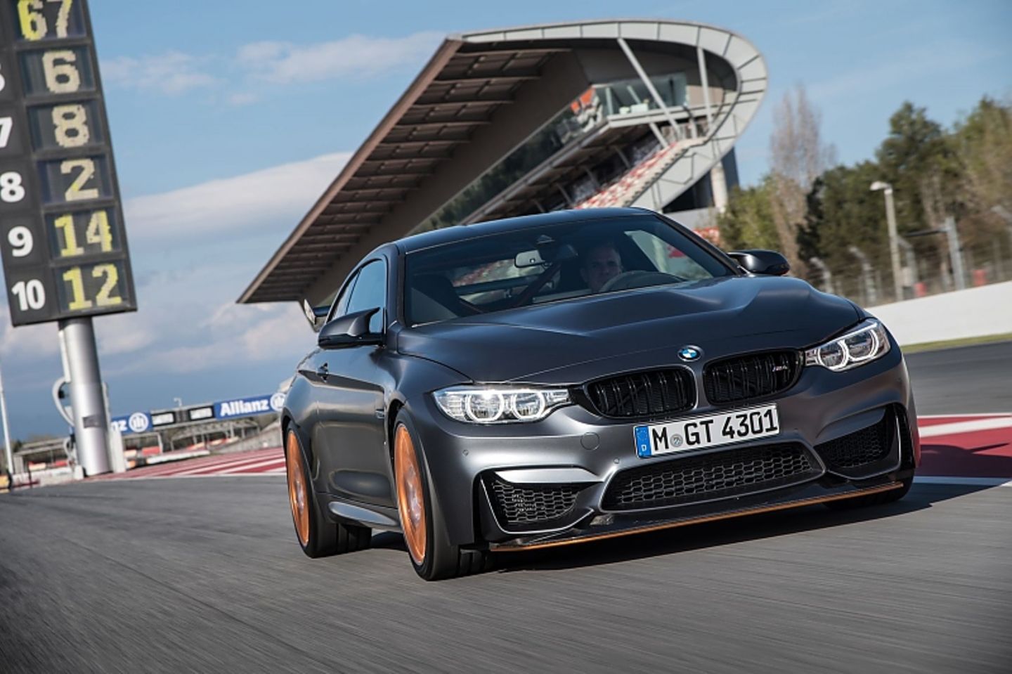 Bis zu 305 km/h ist er schnell.