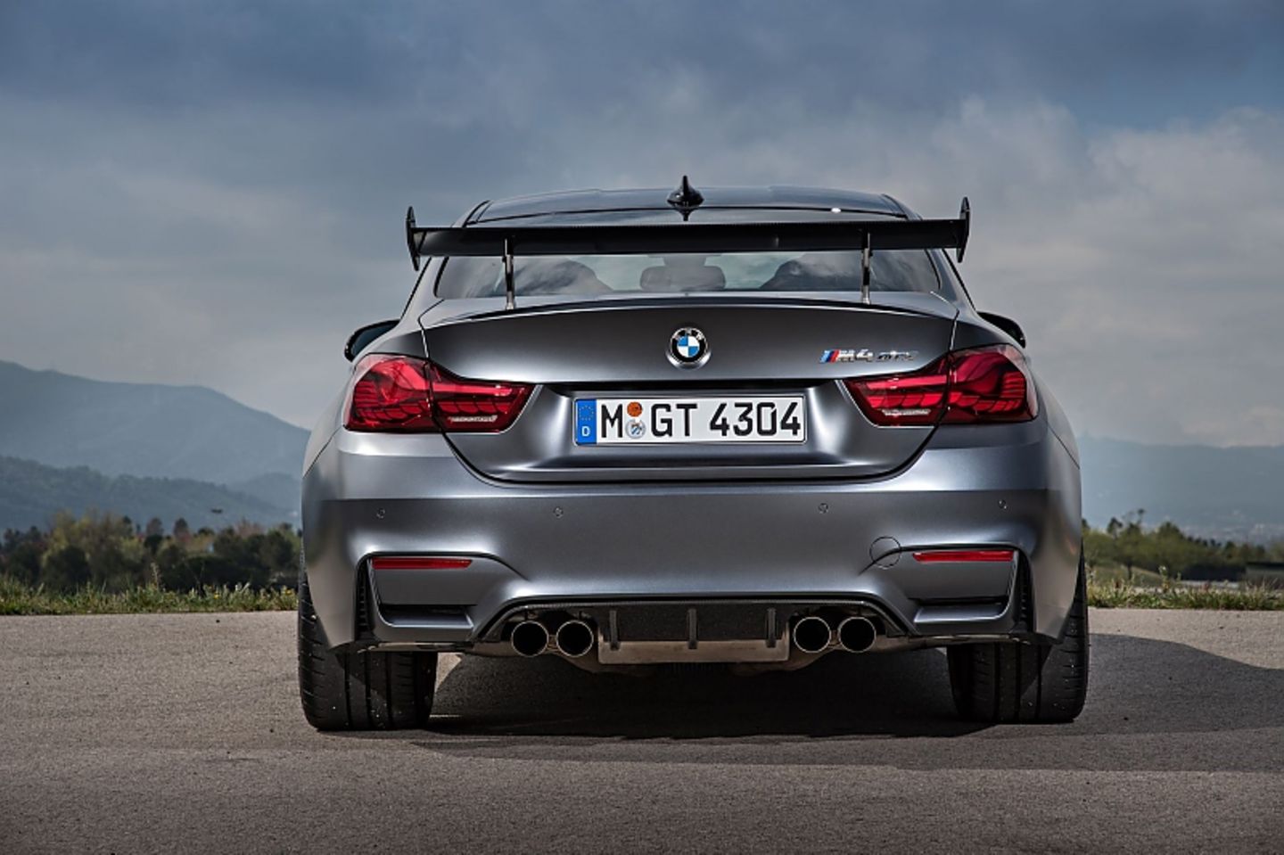 Der BMW M4 GTS ist 1,87 Meter breit.