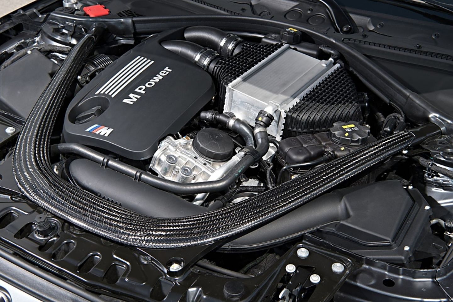 Das 3,0 Liter große Reihensechszylinder-Triebwerk des BMW M4 GTS.