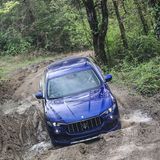 Der Maserati Levante kommt auch im Gelände gut klar