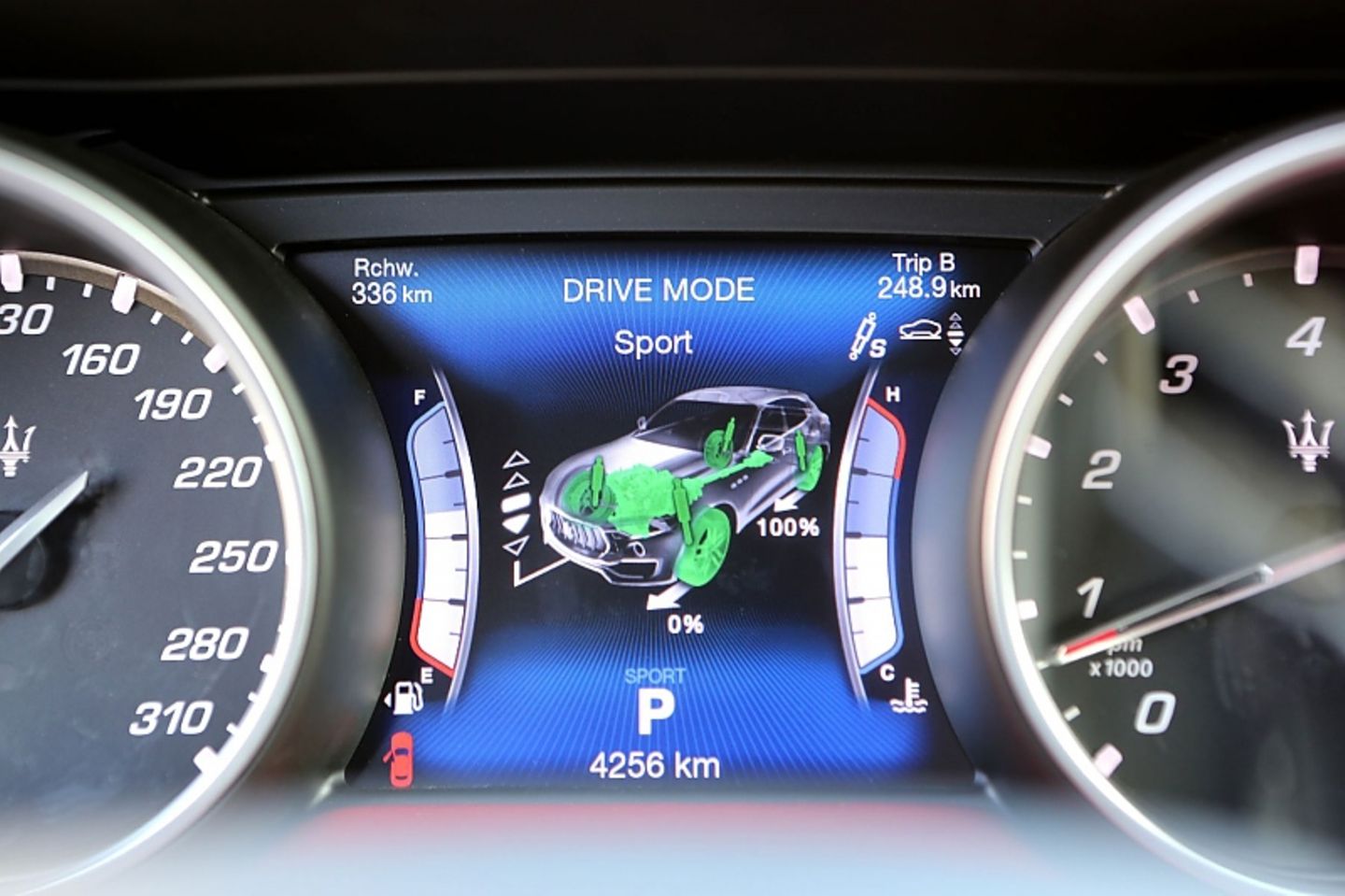 Im Fahrmodus "Sport" wird die Hecklastigkeit besonders betont