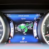 Im Fahrmodus "Sport" wird die Hecklastigkeit besonders betont