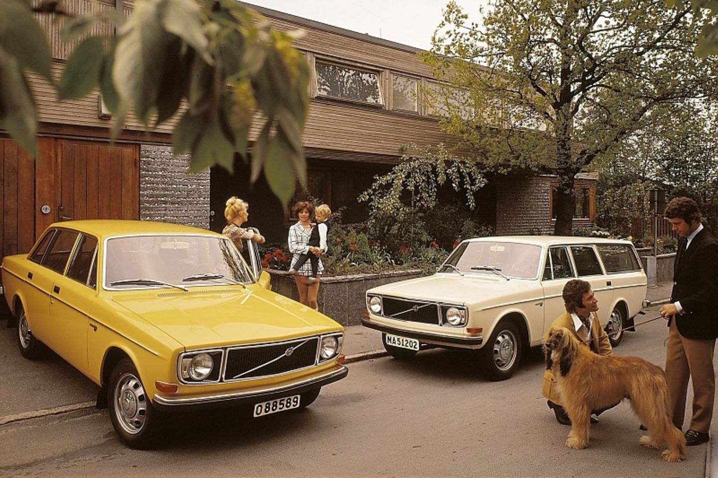 Volvo 144 links und Volvo 145 rechts im Jahr 1972