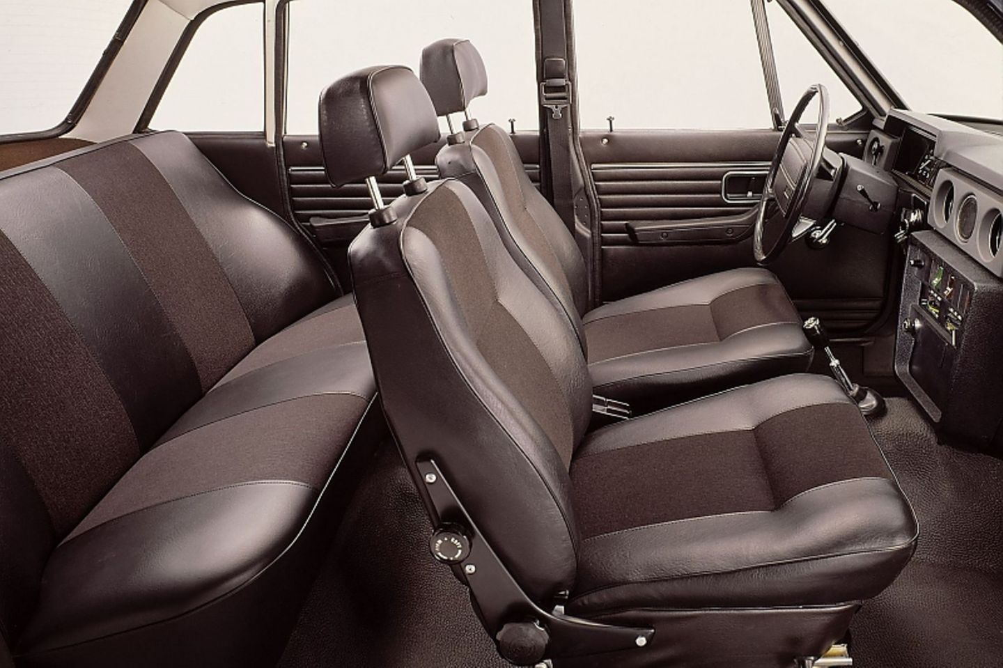 Volvo 144 (1973)