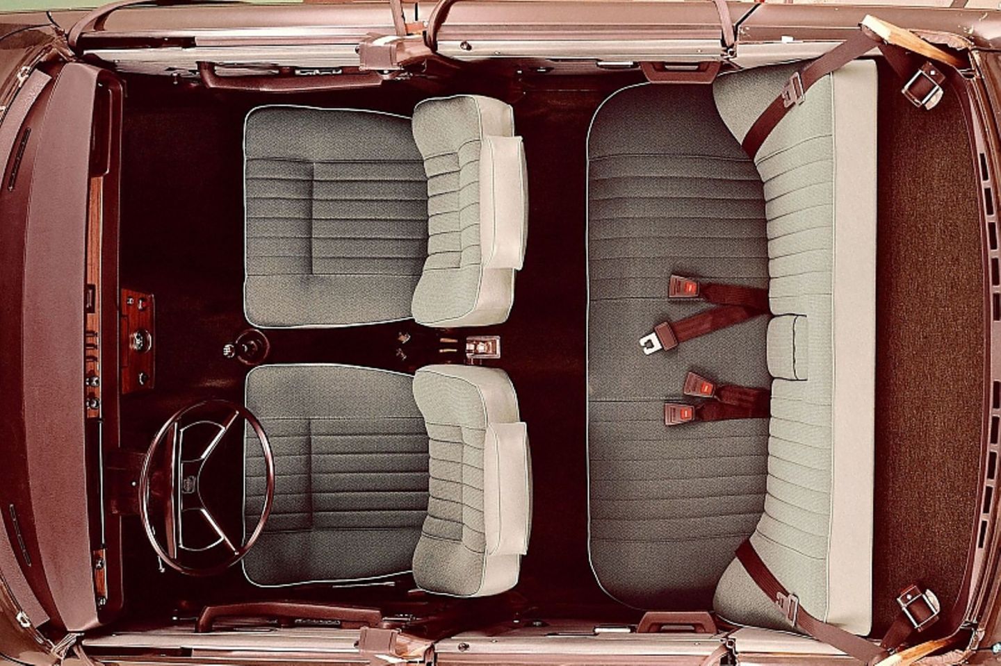 Volvo 144 (1972)