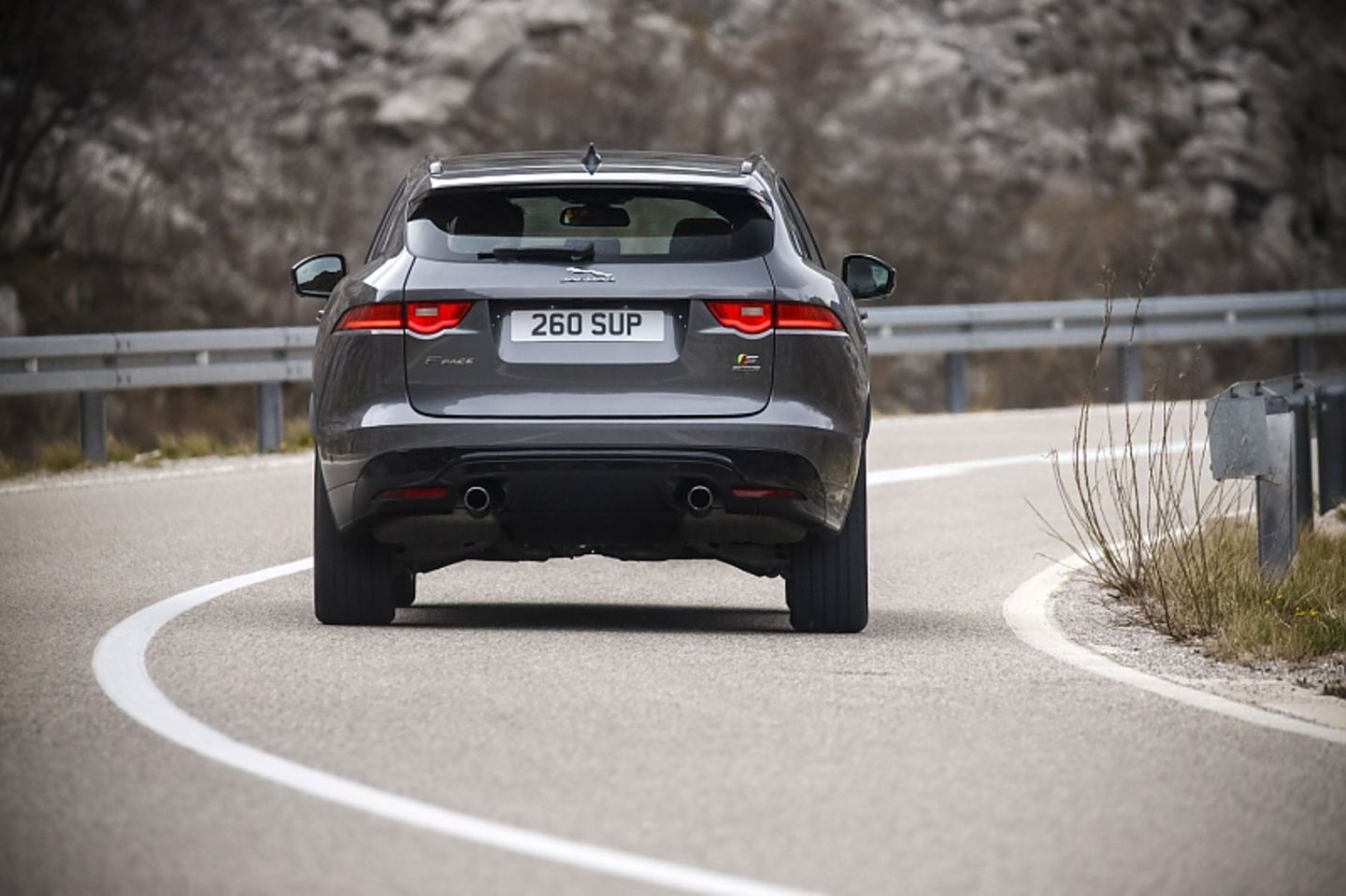 Der Jaguar F Pace 3.0 S nimmt Kurven behände