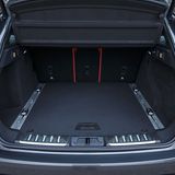 Das Schienen-System hilft beim Verzurren der Utensilien