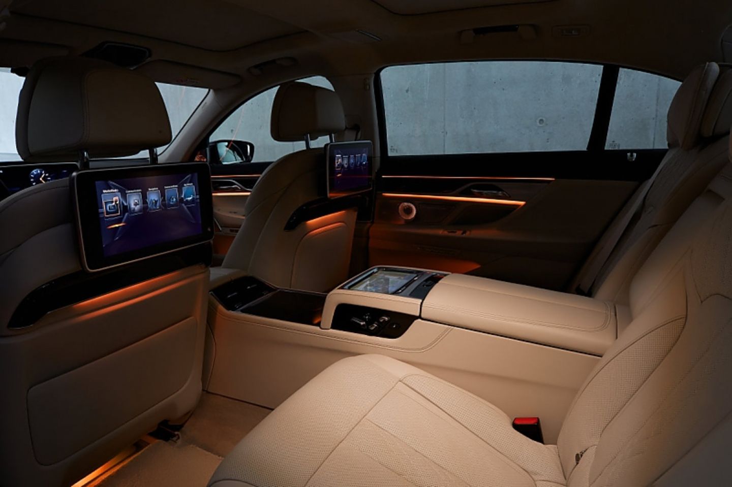 Das Infotainment wird immer aufwendiger (BMW 7er Modell 2015)