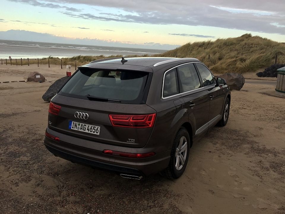 Audi Q7 3.0 TDI Quattro - auch von hinten hat der Ingolstädter gewonnen Audi Q7 3.0 TDI Quattro - auch von hinten hat der Ingolstädter gewonnen