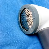 Kleine Knoten, so genannte Pills, bilden sich am Stoff