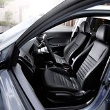 Die Sitze bieten ausreichenden Seitenhalt.