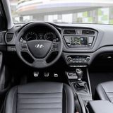 Das Cockpit des Hyundai i20 Active.