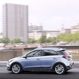 Ein manuelles Sechsganggetriebe ist installiert.