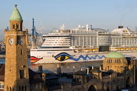 Kreuzfahrtschiff erreicht Taufhafen: "Aida Prima" läuft erstmals Hamburg an