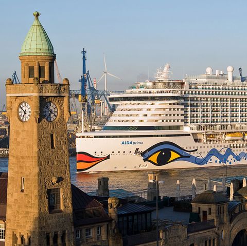 Kreuzfahrtschiff erreicht Taufhafen: "Aida Prima" läuft erstmals Hamburg an