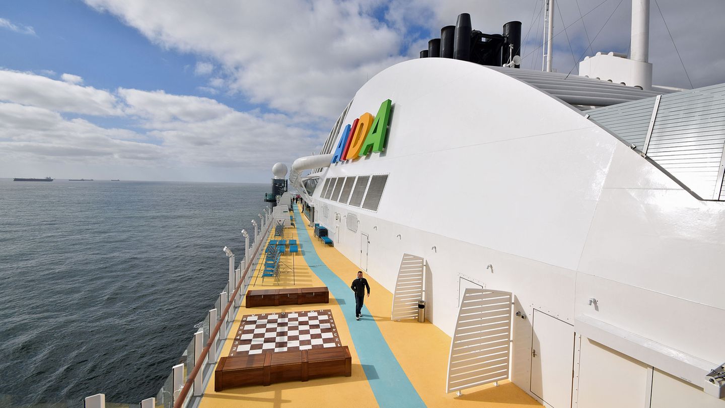 Aida Prima: Sonnendeck Jogger auf dem Sonnendeck der AidaPrima