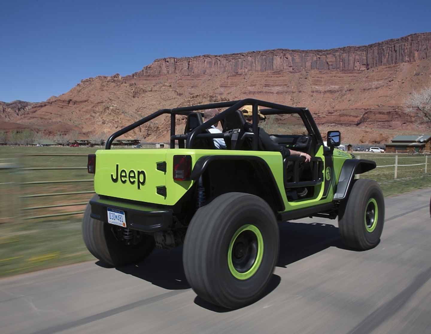 Der Jeep Trailcat Concept stürmt vehement los