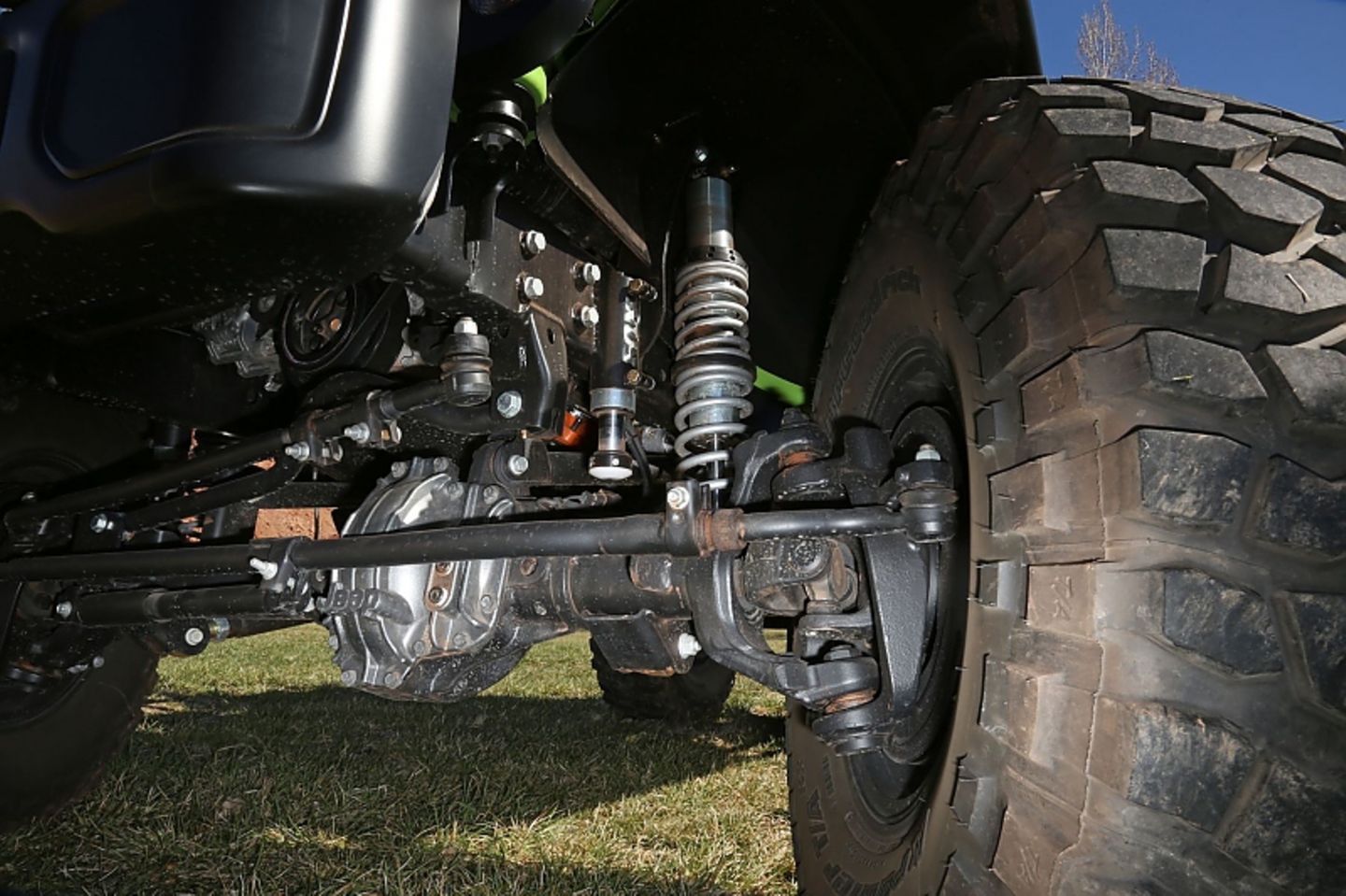 Das Fahrwerk sorgt dafür, dass der Jeep Trailcat Concept nicht die Bodenhaftung verliert