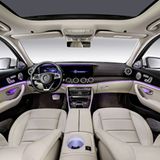 Ein Blick ins Cockpit der Mercedes-Benz E-Klasse Langversion.