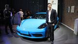 Porsche 718 Cayman S und Turn-As Marcel Nguyen.