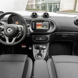 Das Cockpit des Smart Brabus.