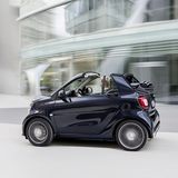 Das Smart Brabus fortwo Cabrio ist 165 km/h schnell.