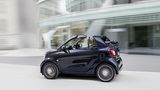 Das Smart Brabus fortwo Cabrio ist 165 km/h schnell.