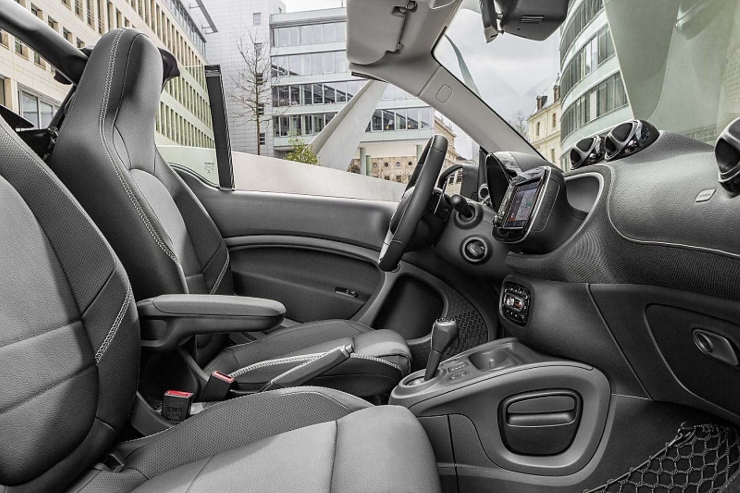 Ein Blick ins Cockpit des Smart Brabus Cabrio.